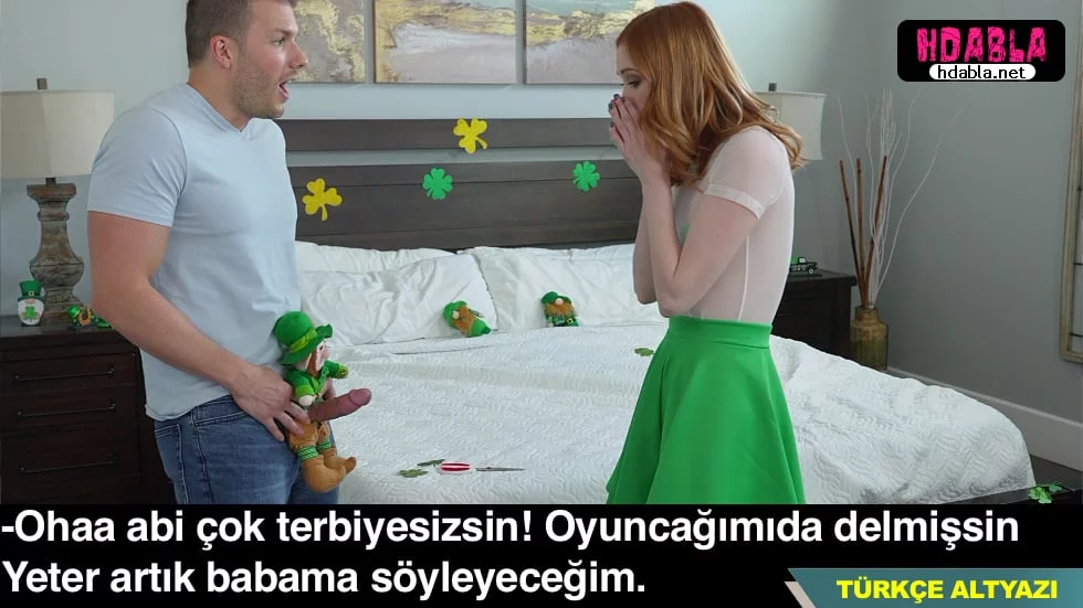 Maskeli bir kişi tarafından gerçekleştirilen tecavüz fantezisi.