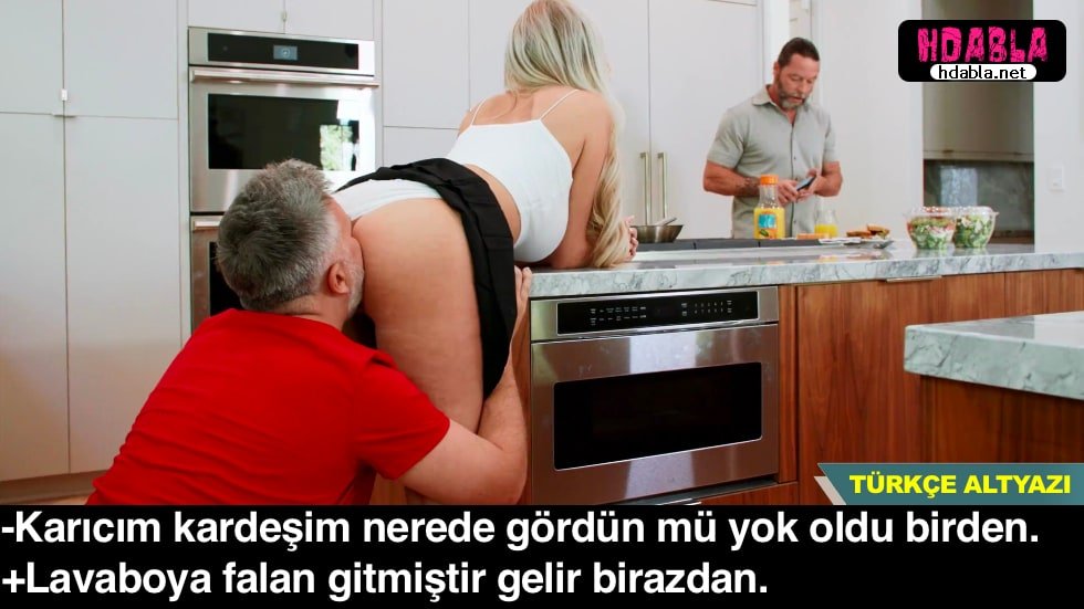 Eşim evden uzakta olduğunda, büyük bir siyahi adamla vakit geçiriyor.